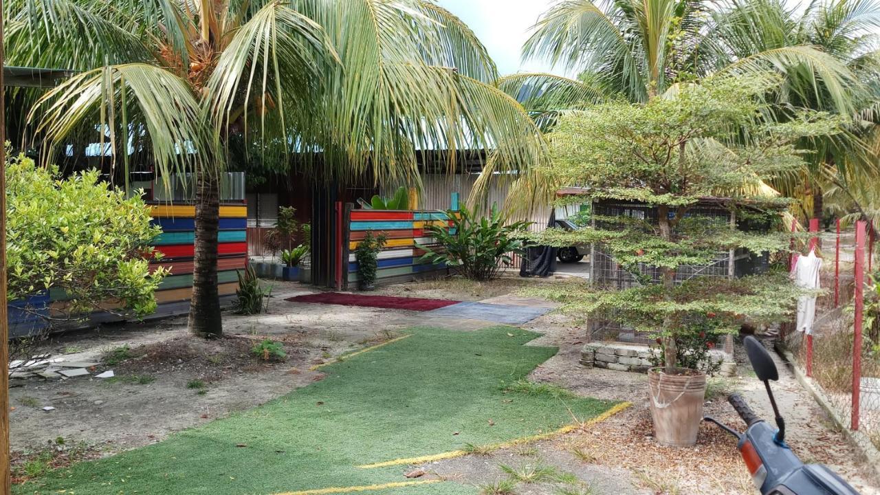 Tony'S Guesthouse At Teluk Bahang Batu Feringgi Exterior foto