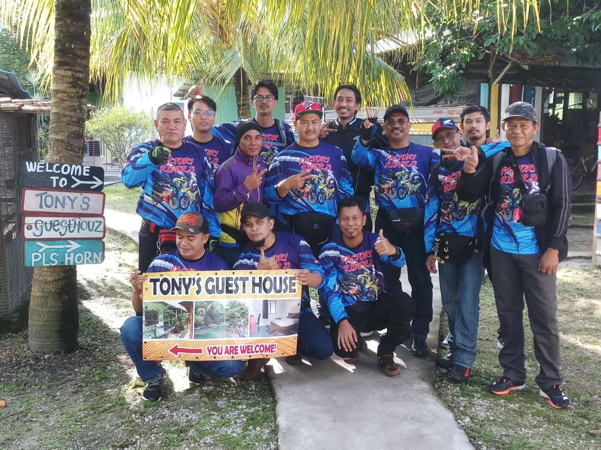 Tony'S Guesthouse At Teluk Bahang Batu Feringgi Exterior foto
